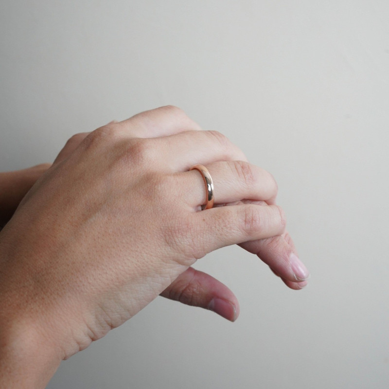 Alianza Clásica de media caña en Oro Rosa 3mm | Joyería B&Couple