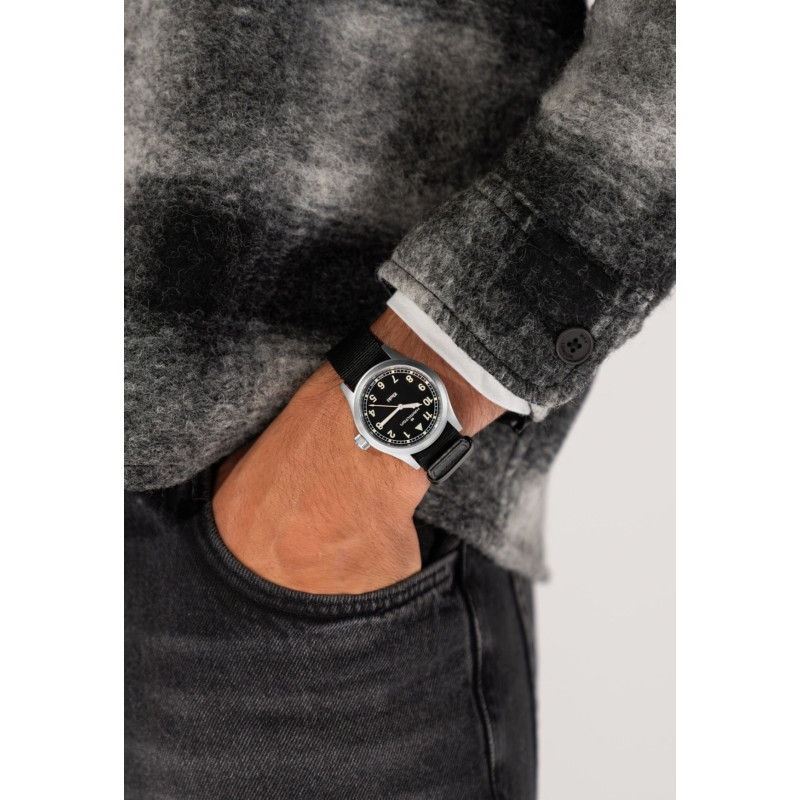 Reloj Hamilton Khaki Field Quartz 38 mm H69401430 | Cuarzo suizo, esfera negra y correa NATO | Joyería Bellido