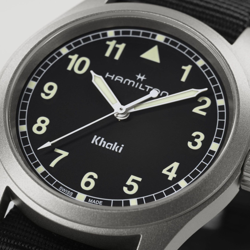 Reloj Hamilton Khaki Field Quartz 38 mm H69401430 | Cuarzo suizo, esfera negra y correa NATO | Joyería Bellido