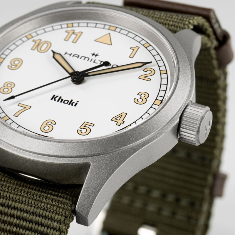 Reloj Hamilton Khaki Field Quartz 38 mm H69401910 | Cuarzo suizo, esfera blanca y correa NATO verde | Joyería Bellido