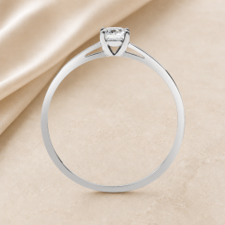 Solitario oro blanco de cuatro garras · perfil del engaste, diamante creado 0,30 ct | Joyería Bellido