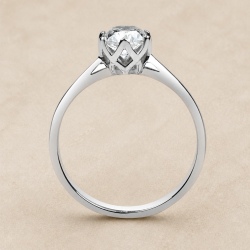Solitario oro blanco de seis garras · perfil del engaste, diamante creado 0,70 ct | Joyería Bellido