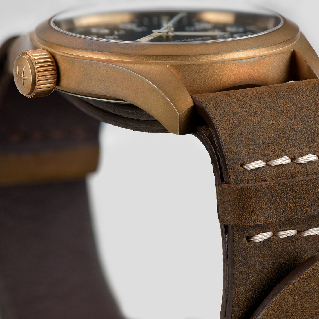 Hamilton Khaki Field Bronce Cuerda Manual 38mm Esfera negra H69459530 - detalle