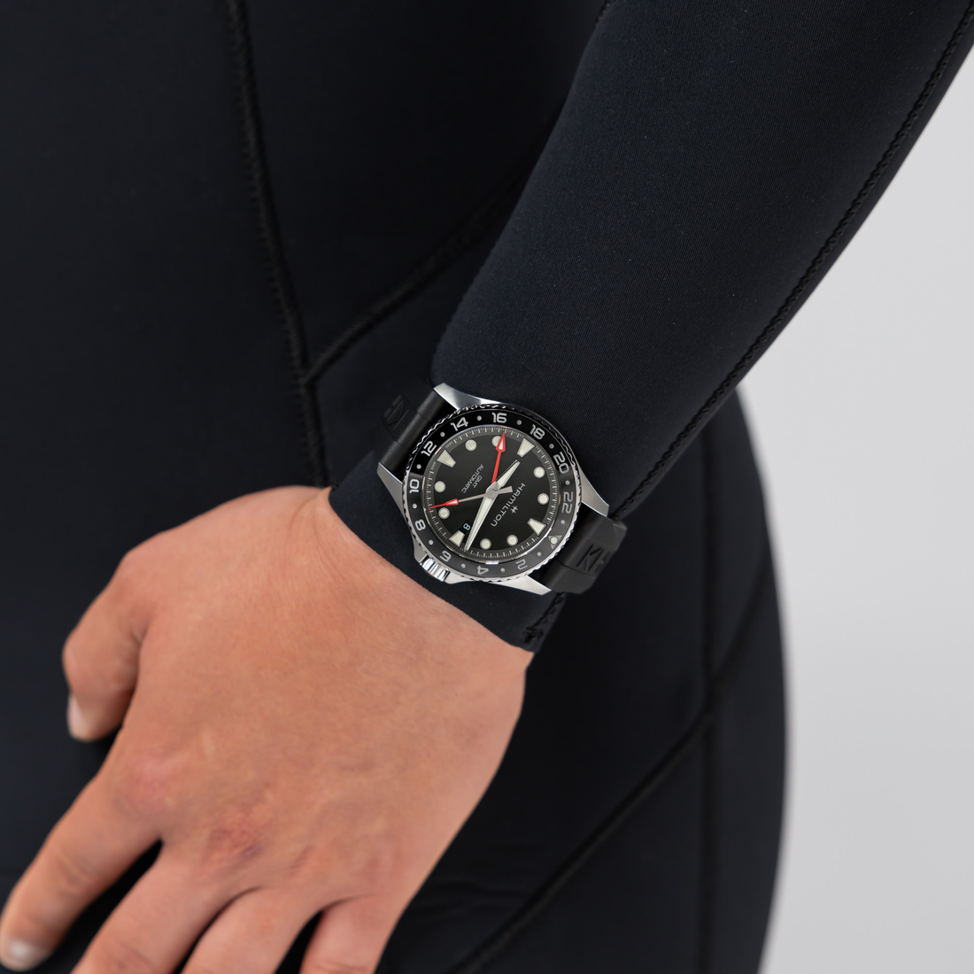 Hamilton Khaki Navy Scuba GMT Auto 43mm H82555330 | Bellido