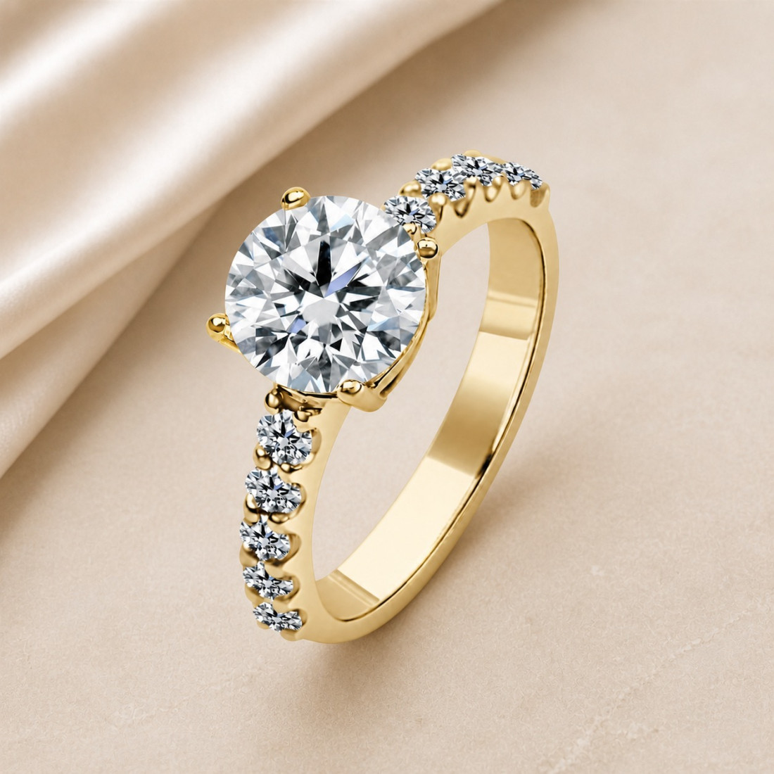 Solitario oro amarillo con diamantes en el brazo · vista en tres cuartos, diamante natural 2,00 ct | Joyería Bellido