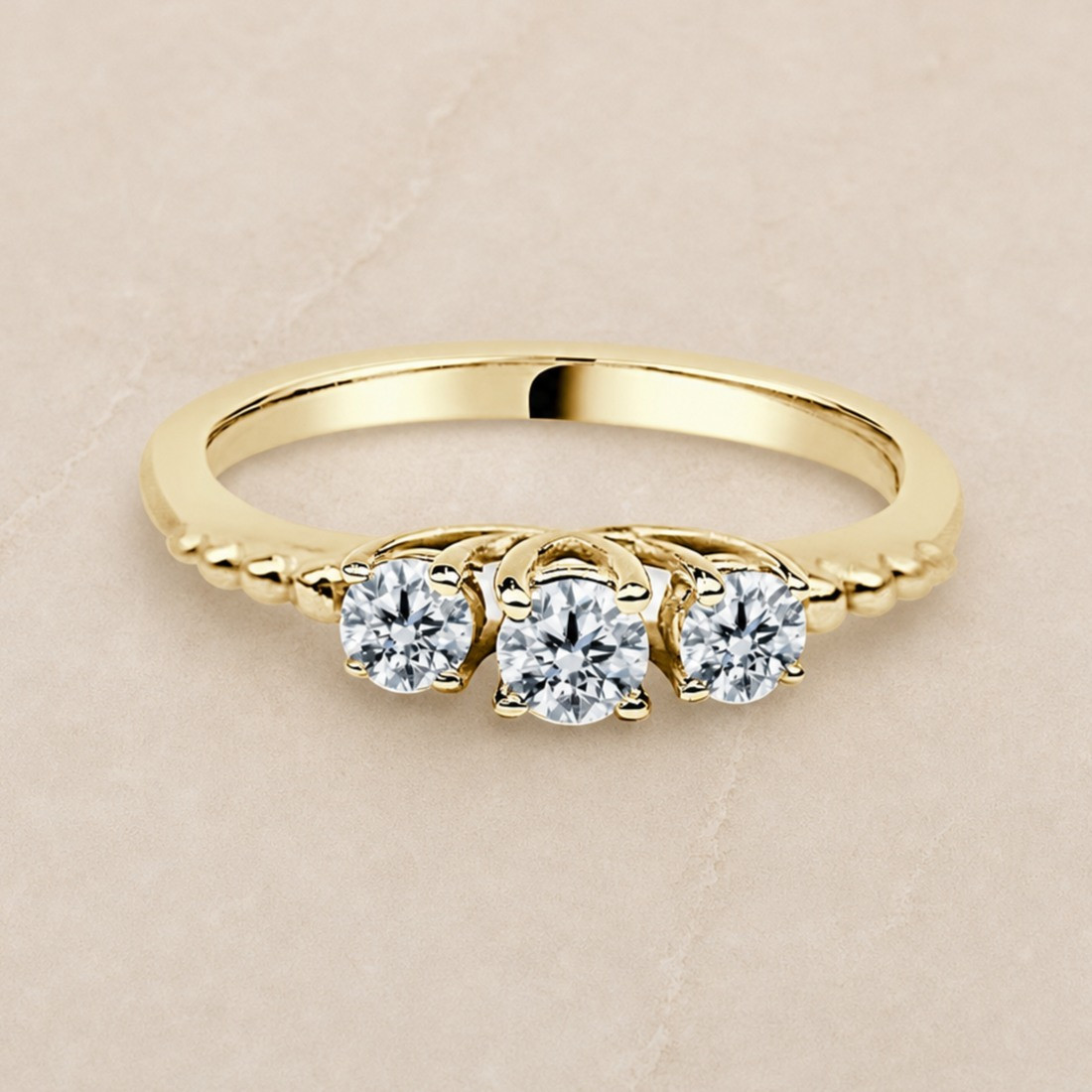 Solitario tresillo oro amarillo · diamante natural 0,15 ct