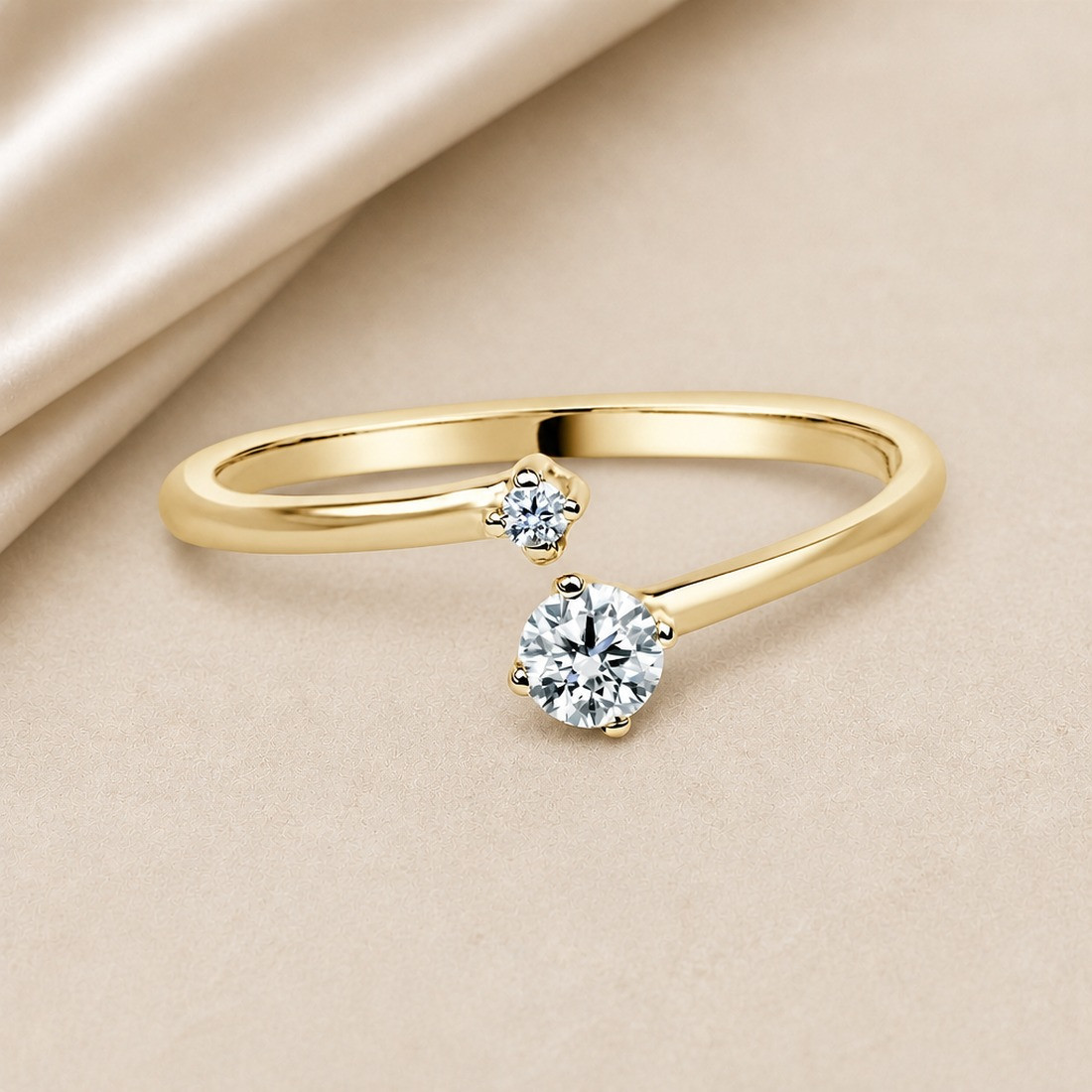 Solitario oro amarillo de dos diamantes · diamante natural 0,10 ct | Joyería Bellido