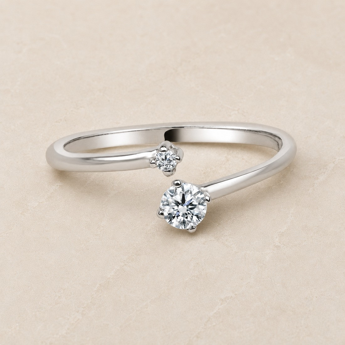 Solitario oro blanco de dos diamantes · diamante natural 0,10 ct | Joyería Bellido