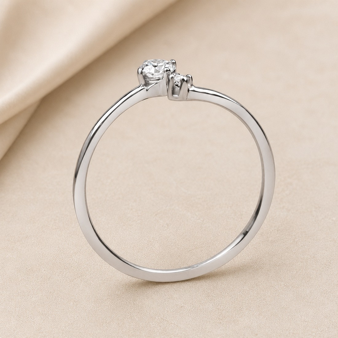 Solitario oro blanco de dos diamantes · perfil del engaste, diamante natural 0,10 ct | Joyería Bellido