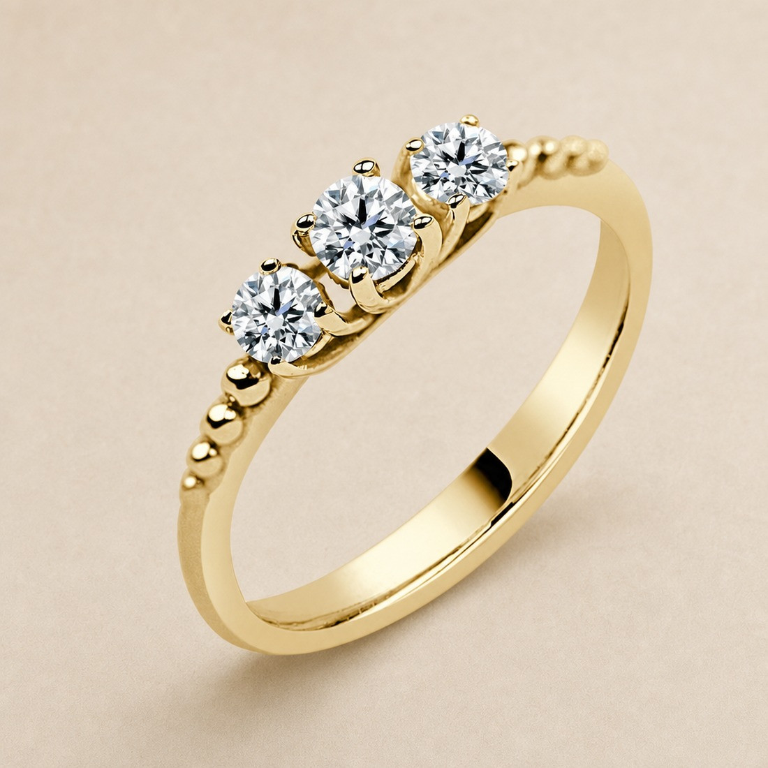 Solitario oro amarillo tresillo · vista en tres cuartos, diamante natural 0,15 ct | Joyería Bellido
