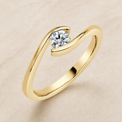 Solitario oro amarillo con engaste ojo · vista en tres cuartos, diamante natural 0,25 ct | Joyería Bellido