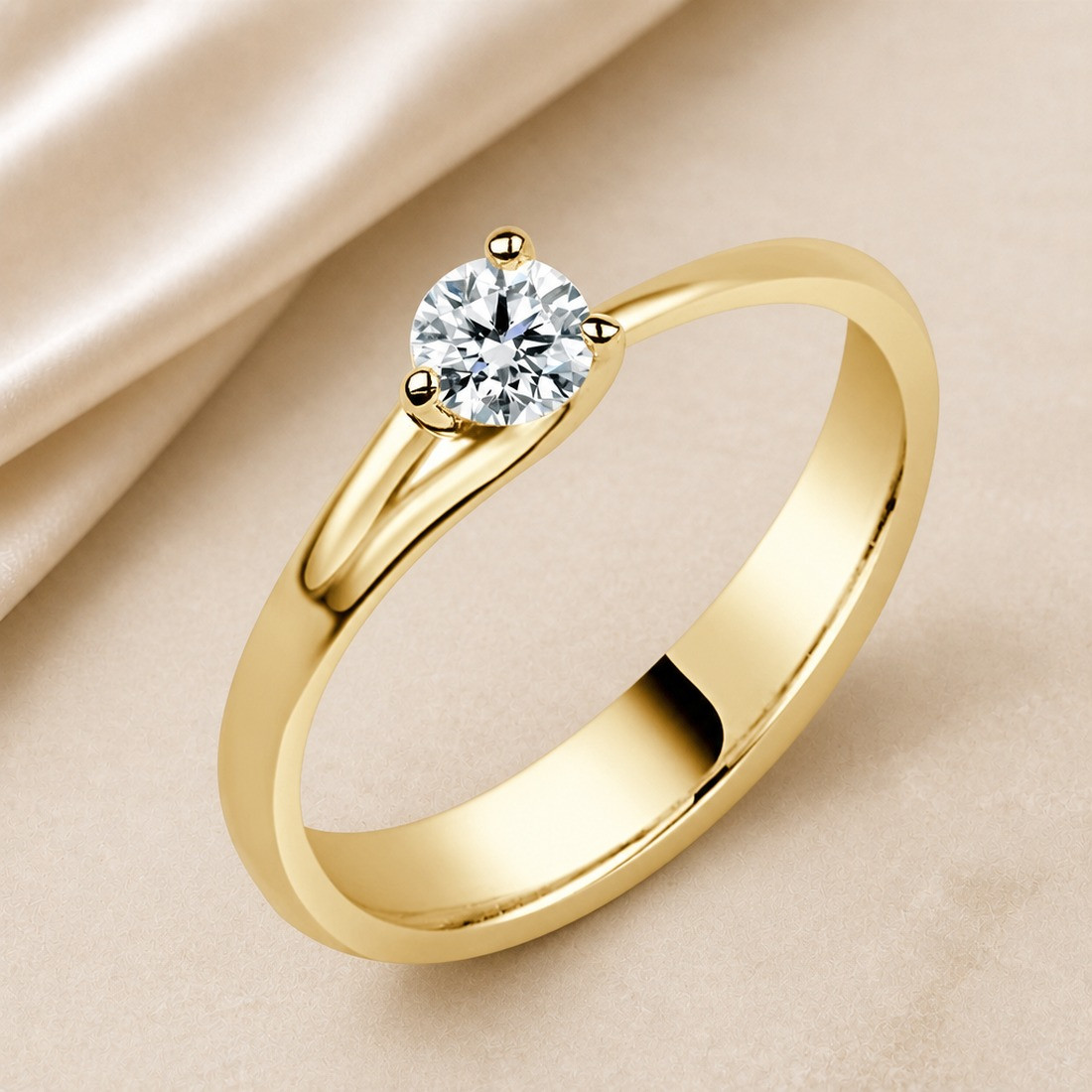 Solitario oro amarillo de tres garras · vista en tres cuartos, diamante natural 0,25 ct | Joyería Bellido