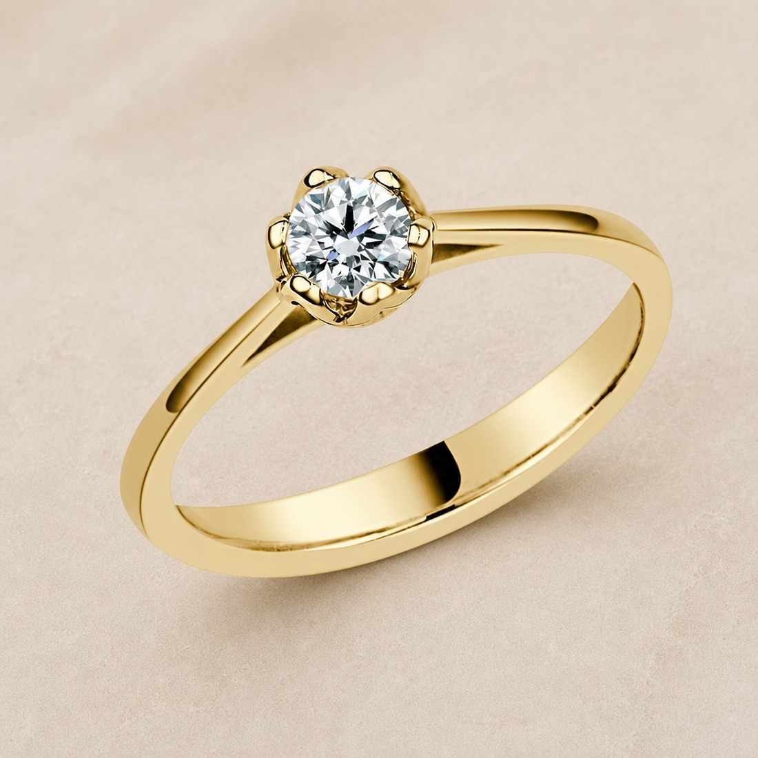 Solitario oro amarillo de seis garras · vista en tres cuartos, diamante natural 0,30 ct | Joyería Bellido