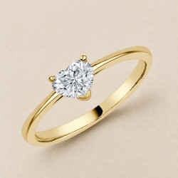 Solitario oro amarillo de talla corazón · vista en tres cuartos, diamante natural 0,30 ct | Joyería Bellido