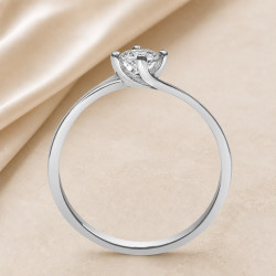Solitario oro blanco de cuatro garras cruzadas · perfil del engaste, diamante natural 0,30 ct | Joyería Bellido