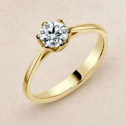 Solitario oro amarillo de seis garras · vista en tres cuartos, diamante natural 0,50 ct | Joyería Bellido