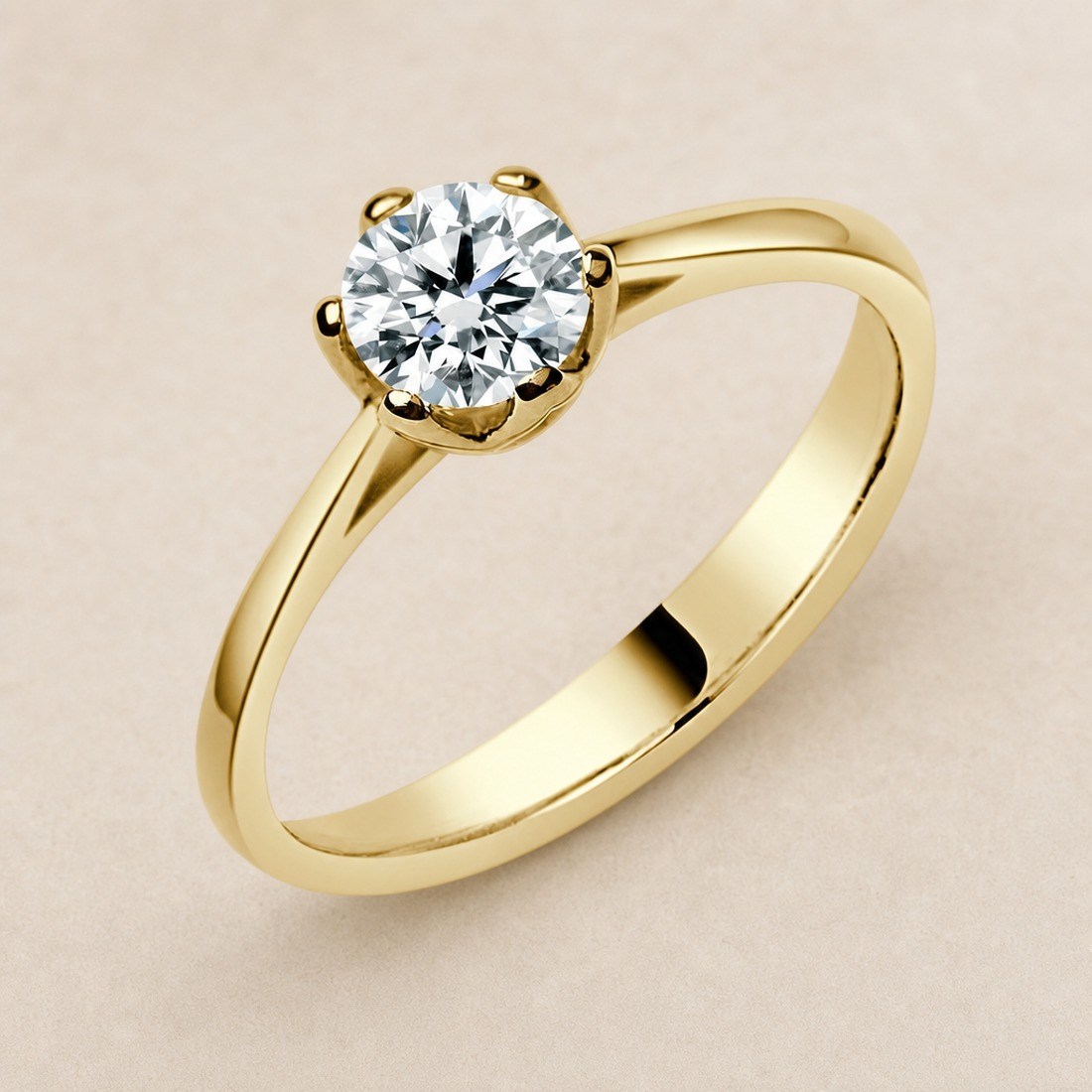 Solitario oro amarillo de seis garras · vista en tres cuartos, diamante natural 0,50 ct | Joyería Bellido