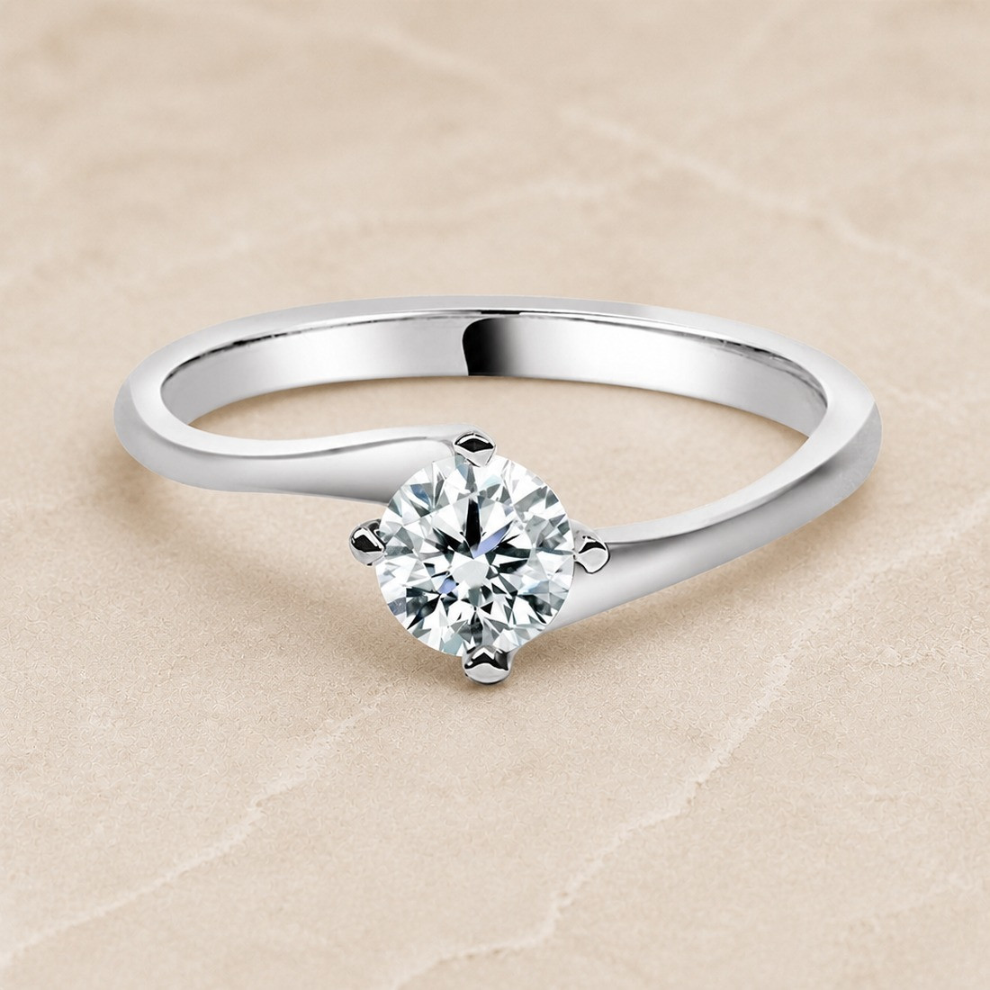 Solitario oro blanco de cuatro garras cruzadas · diamante natural 0,50 ct | Joyería Bellido