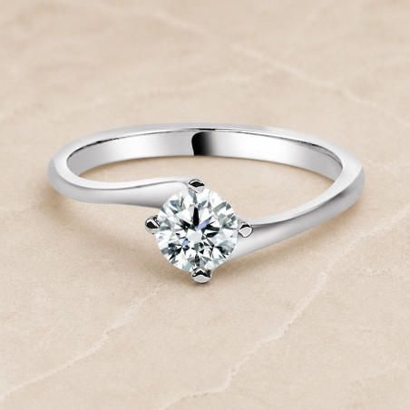 Solitario oro blanco de cuatro garras cruzadas · diamante natural 0,50 ct | Joyería Bellido