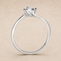 Solitario oro blanco de cuatro garras cruzadas · perfil del engaste, diamante natural 0,50 ct | Joyería Bellido