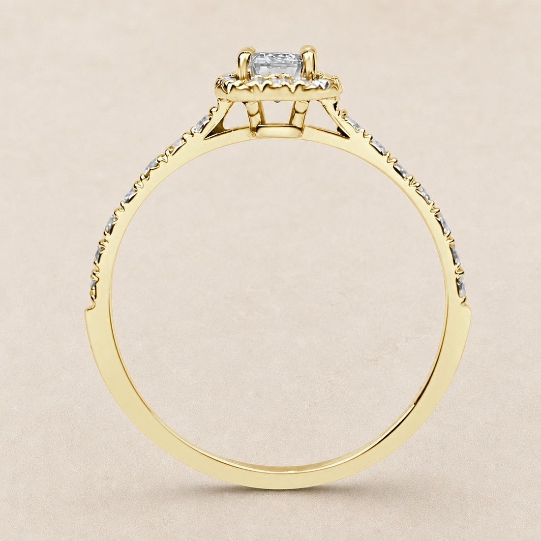 Solitario oro amarillo halo de talla esmeralda · perfil del engaste, diamante natural 0,50 ct | Joyería Bellido