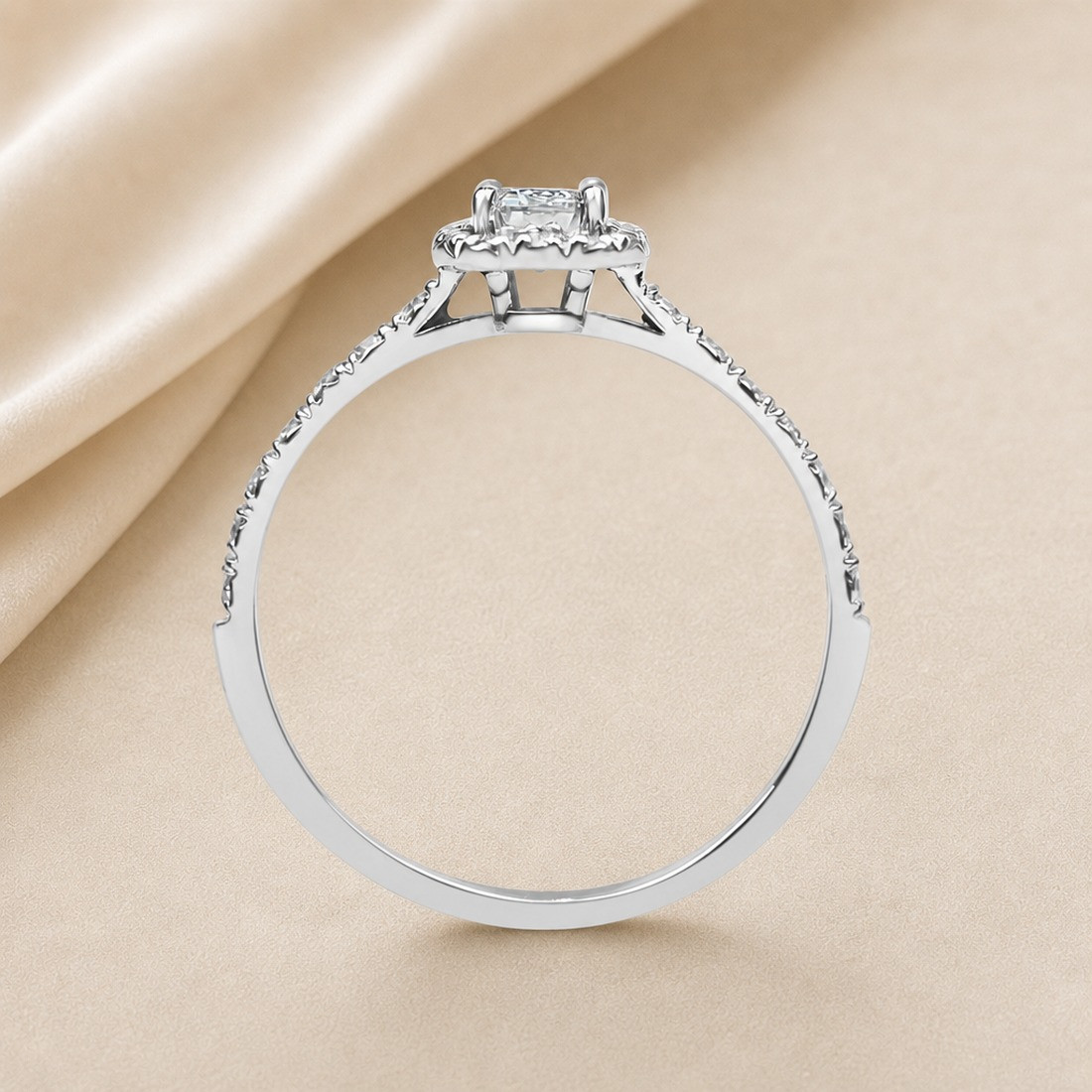 Solitario oro blanco halo de talla esmeralda · perfil del engaste, diamante natural 0,50 ct | Joyería Bellido