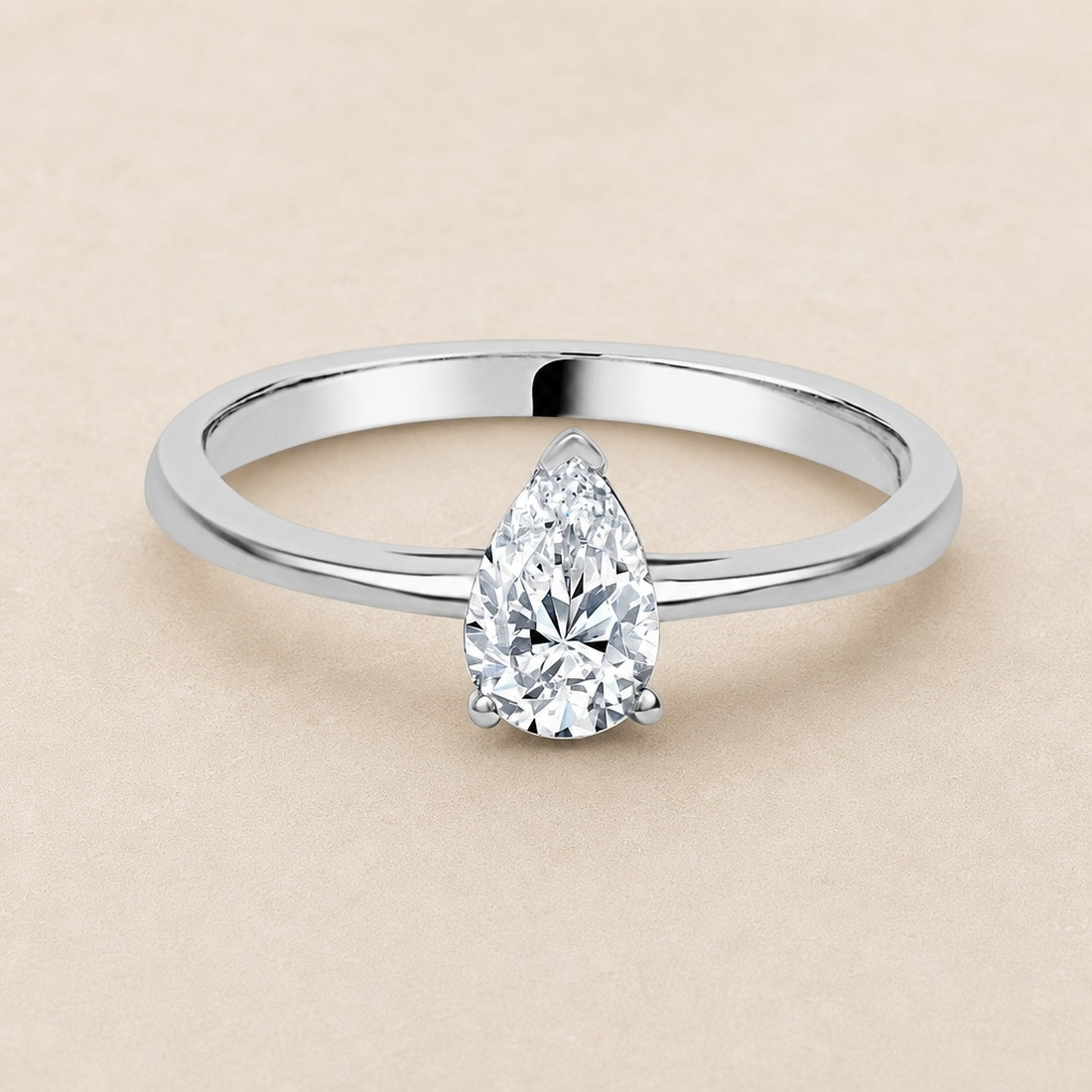 Solitario oro blanco de talla pera · diamante natural 0,50 ct | Joyería Bellido