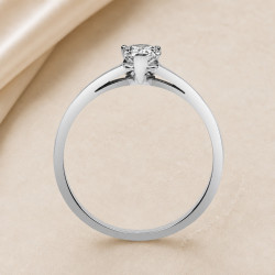 Solitario oro blanco de talla pera · perfil del engaste, diamante natural 0,50 ct | Joyería Bellido