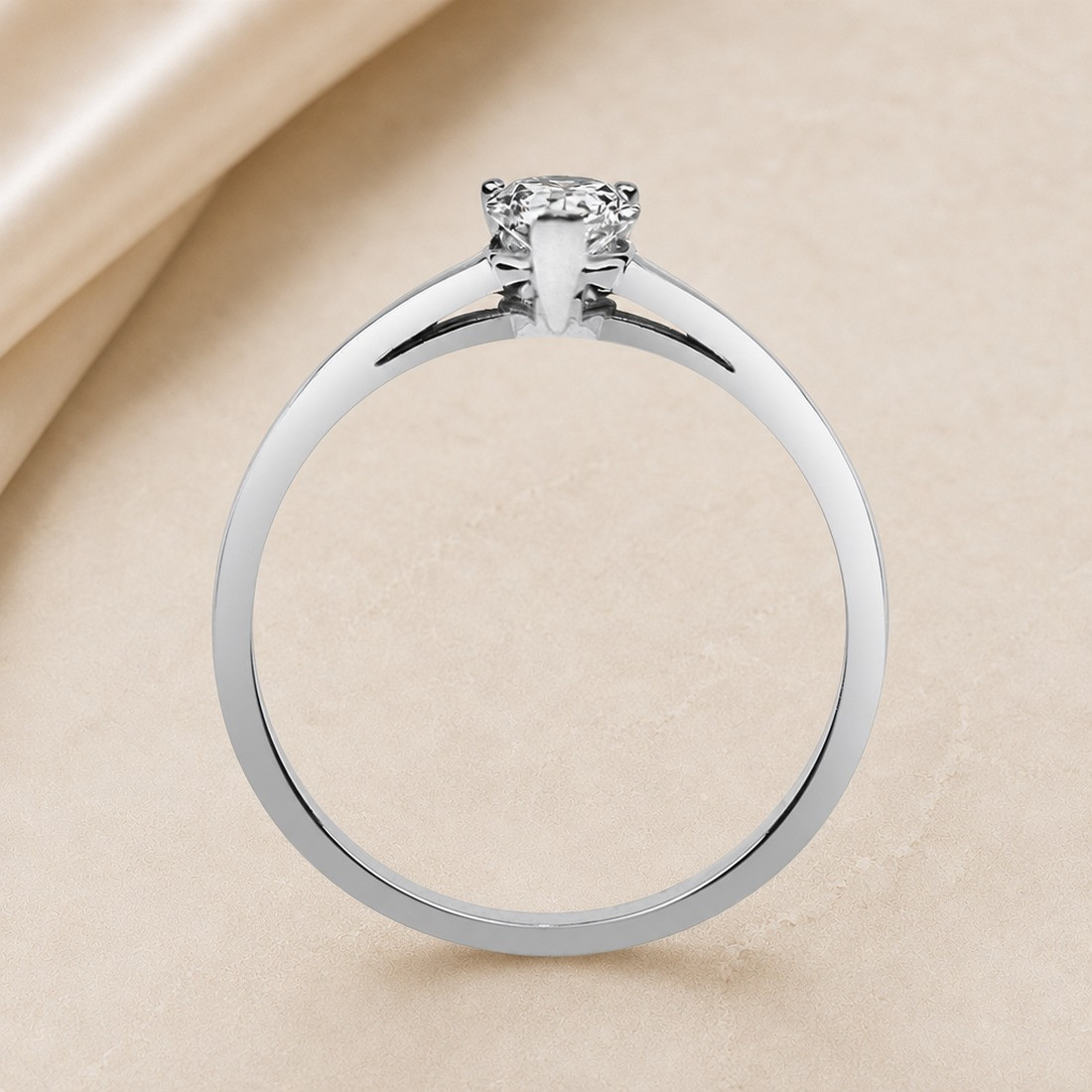 Solitario oro blanco de talla pera · perfil del engaste, diamante natural 0,50 ct | Joyería Bellido