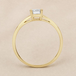 Solitario oro amarillo de talla esmeralda · perfil del engaste, diamante natural 0,70 ct | Joyería Bellido