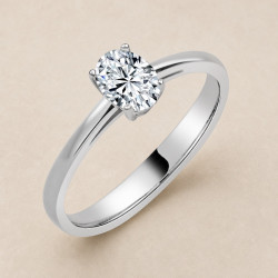 Solitario oro blanco de talla oval · vista en tres cuartos, diamante natural 0,70 ct | Joyería Bellido