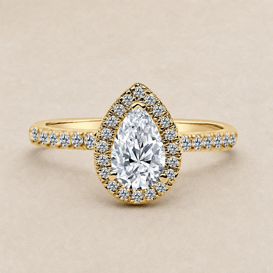 Solitario oro amarillo halo de talla pera · diamante natural 0,70 ct | Joyería Bellido