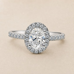 Solitario oro blanco halo de talla oval · diamante natural 1,00 ct | Joyería Bellido